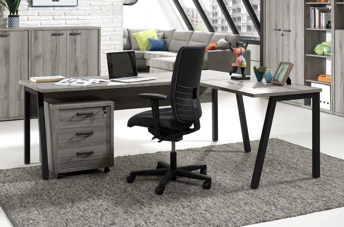 Bureau d’angle contemporain avec plateau en L et piétement métal